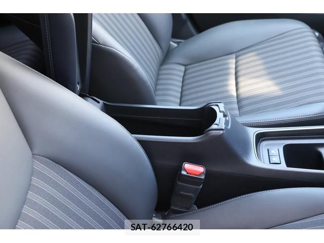 Toyota AQUA 2025-02 8691732-17