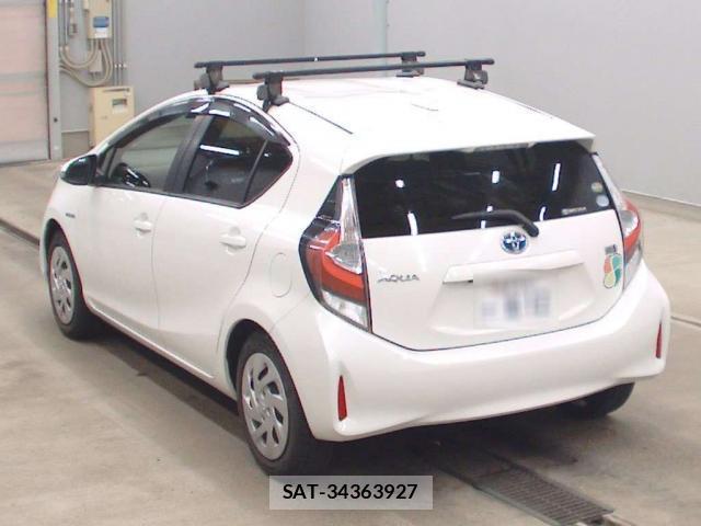 Toyota AQUA 2017-10 8691868-1