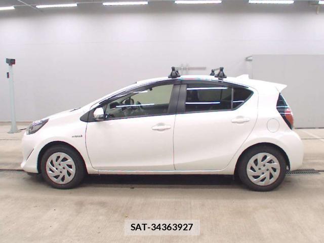 Toyota AQUA 2017-10 8691868-10