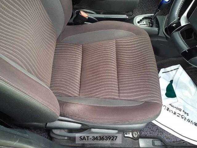 Toyota AQUA 2017-10 8691868-6