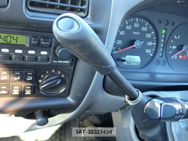 Mazda BONGO VAN 2012-01 8690490-15