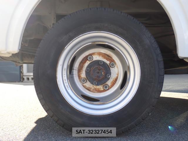 Mazda BONGO VAN 2012-01 8690490-19