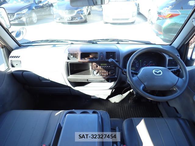 Mazda BONGO VAN 2012-01 8690490-2
