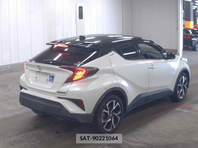 Toyota C-HR 2017-10 8691400-1