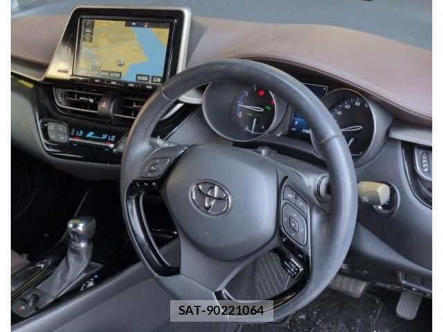 Toyota C-HR 2017-10 8691400-2