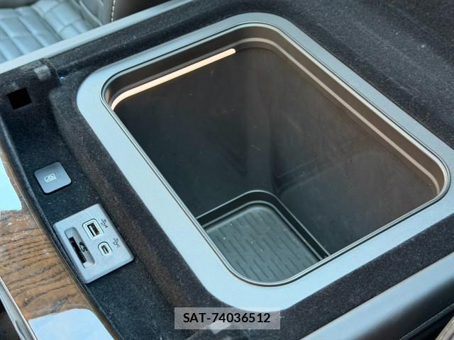 Cadillac ESCALADE 2023-12 8690462-17