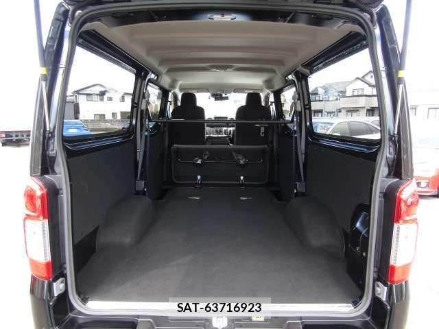 Nissan Caravan 2022-11 8691997-9