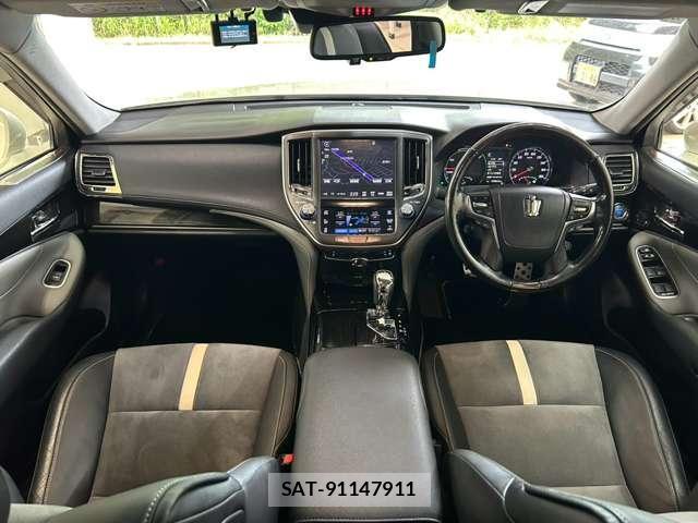 Toyota CROWN HYBRID 2017-03 8691674-1