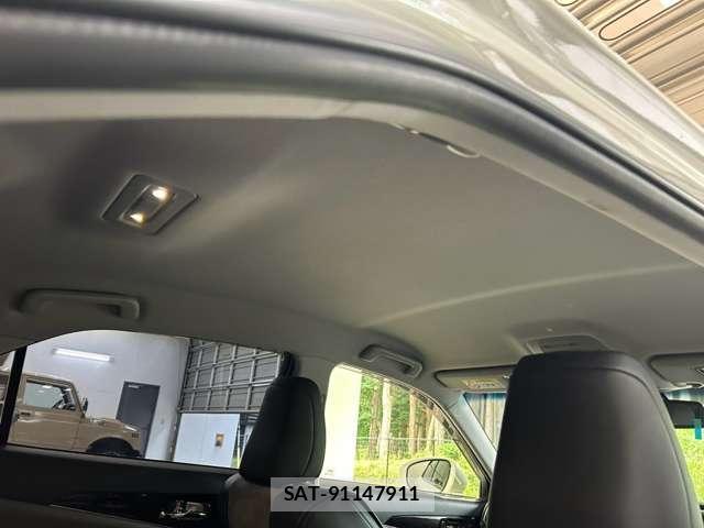 Toyota CROWN HYBRID 2017-03 8691674-13