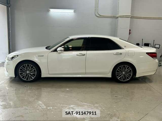 Toyota CROWN HYBRID 2017-03 8691674-2