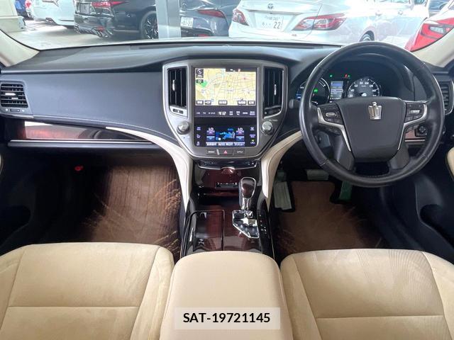 Toyota CROWN HYBRID 2018-03 8691779-1