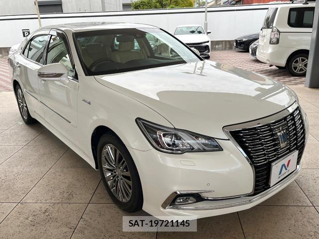 Toyota CROWN HYBRID 2018-03 8691779-15