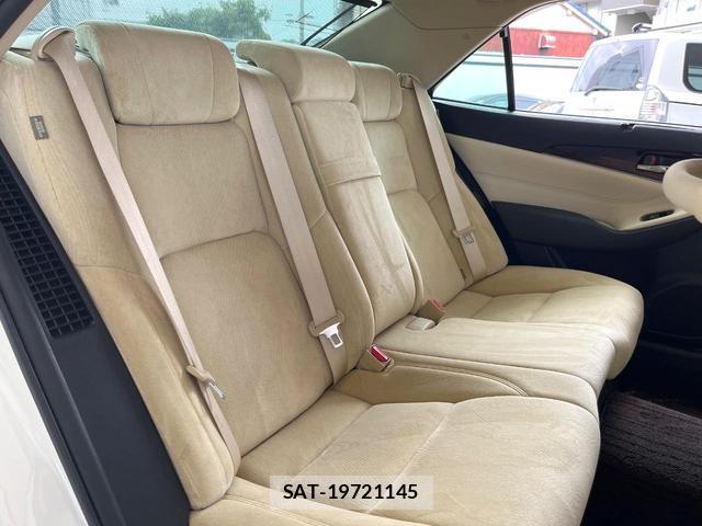 Toyota CROWN HYBRID 2018-03 8691779-8