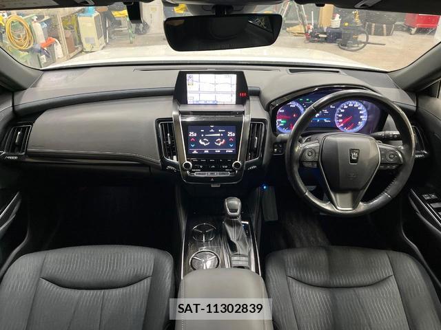 Toyota CROWN HYBRID 2018-07 8691781-1