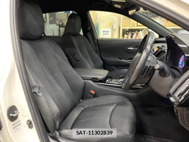 Toyota CROWN HYBRID 2018-07 8691781-9