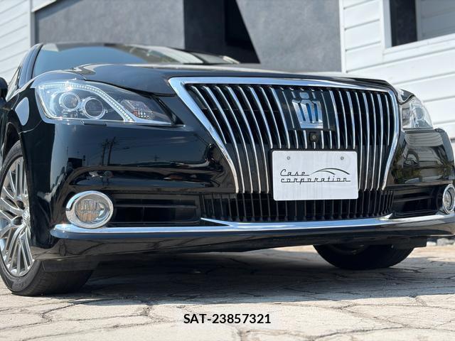 Toyota CROWN MAJESTA 2013-10 8646948-10