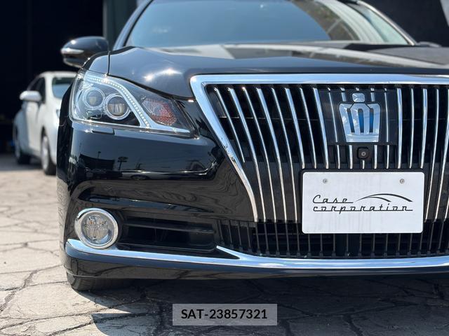 Toyota CROWN MAJESTA 2013-10 8646948-14