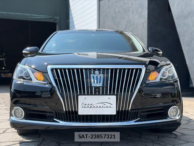 Toyota CROWN MAJESTA 2013-10 8646948-15