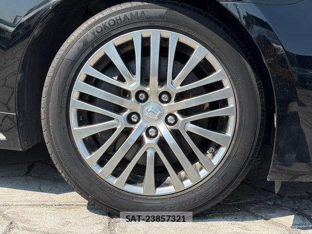 Toyota CROWN MAJESTA 2013-10 8646948-16