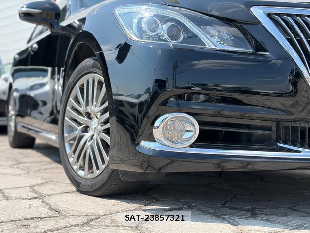 Toyota CROWN MAJESTA 2013-10 8646948-9