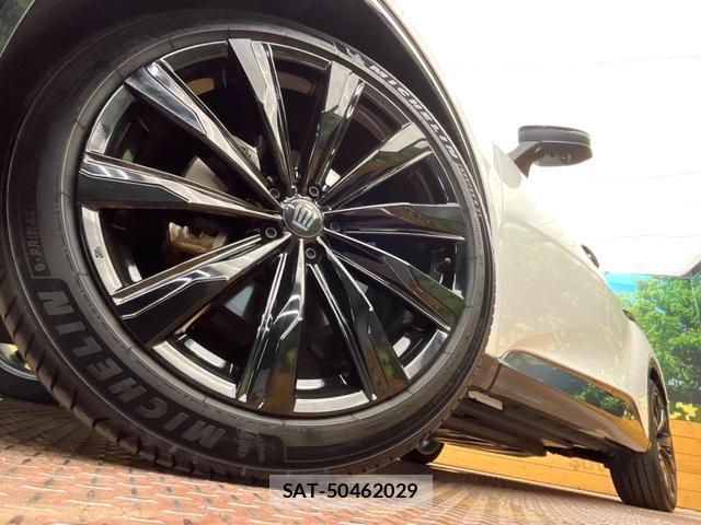 Toyota CROWN 2025-03 8690817-12
