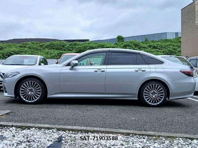 Toyota CROWN 2022-01 8690366-2