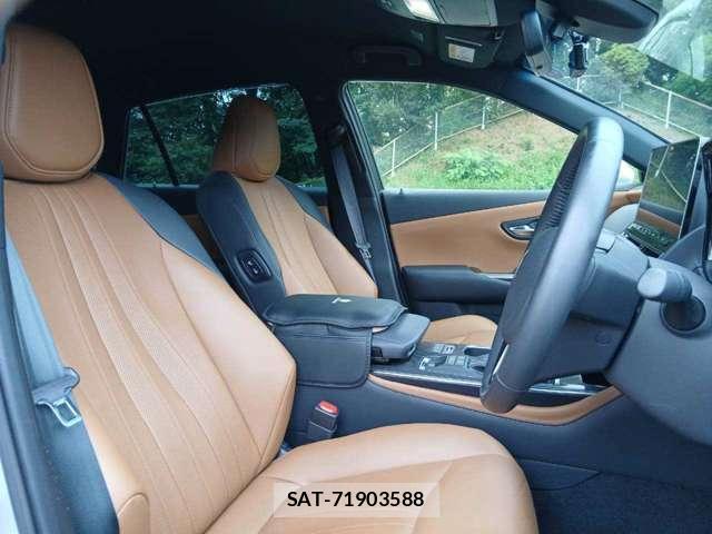 Toyota CROWN 2022-01 8690366-8
