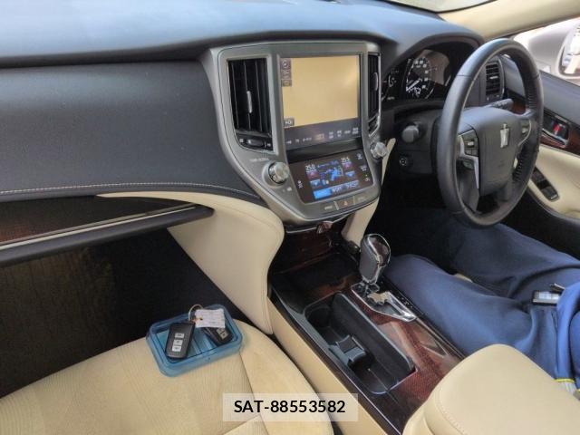 Toyota CROWN 2016-03 8691871-2
