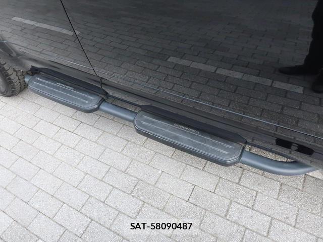 Land Rover DEFENDER 2023-11 8690771-3