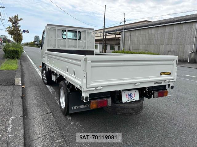 Hino DUTRO 2011-12 8690979-1