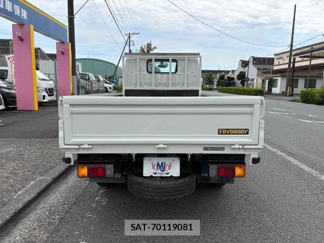 Hino DUTRO 2011-12 8690979-12