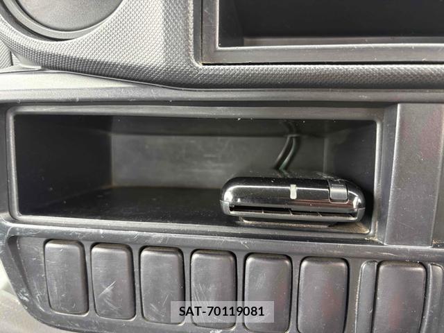 Hino DUTRO 2011-12 8690979-13
