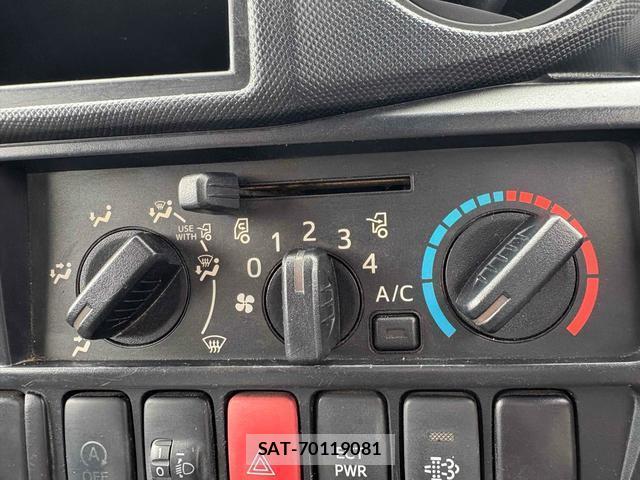 Hino DUTRO 2011-12 8690979-14
