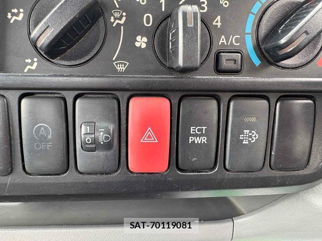 Hino DUTRO 2011-12 8690979-17
