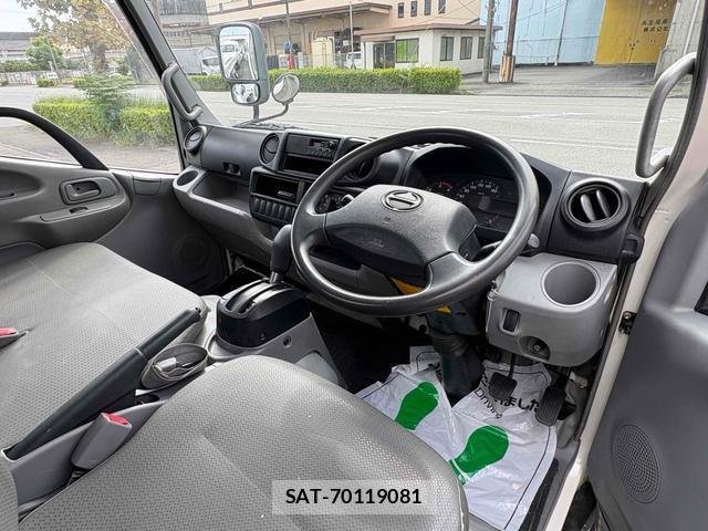Hino DUTRO 2011-12 8690979-2