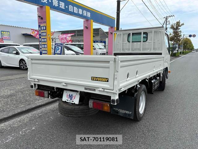 Hino DUTRO 2011-12 8690979-5