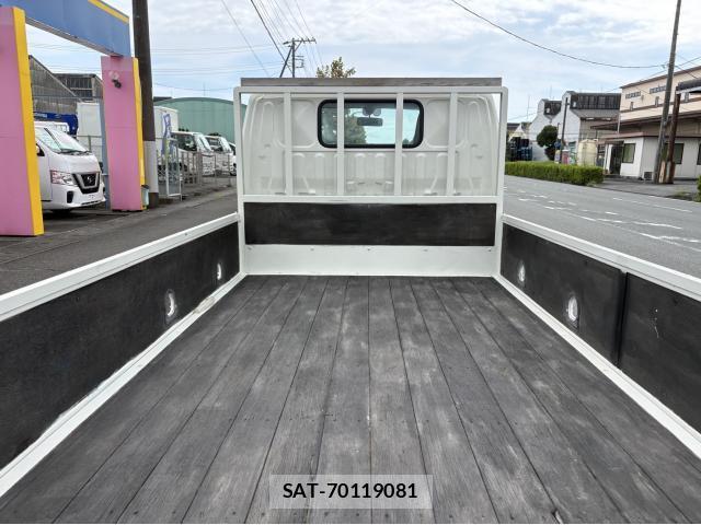 Hino DUTRO 2011-12 8690979-6