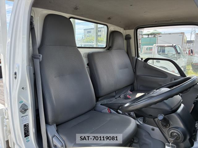 Hino DUTRO 2011-12 8690979-8