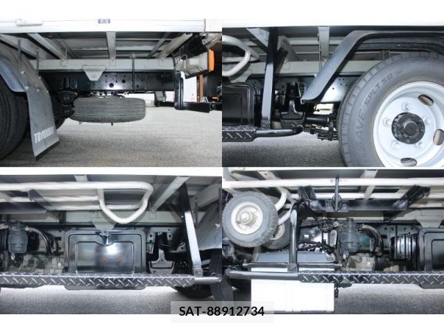 Hino DUTRO 2018-04 8691010-17