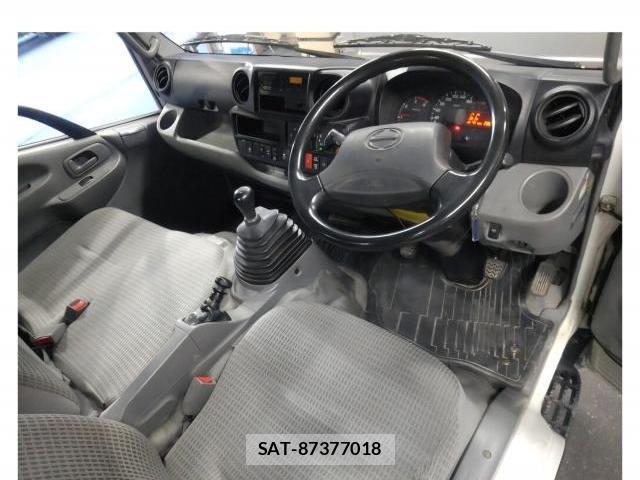 Hino DUTRO 2017-08 8691754-3
