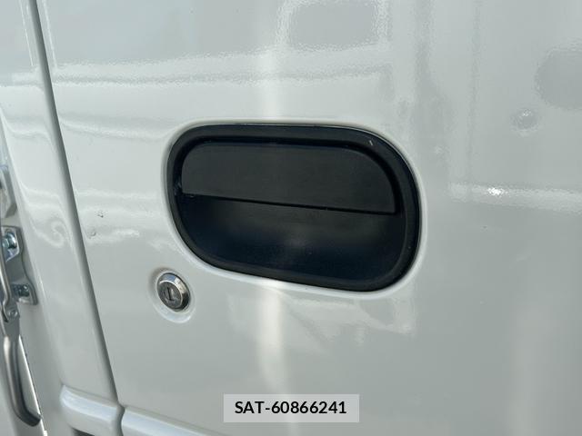 Isuzu ELF TRUCK 2010-05 8690660-13