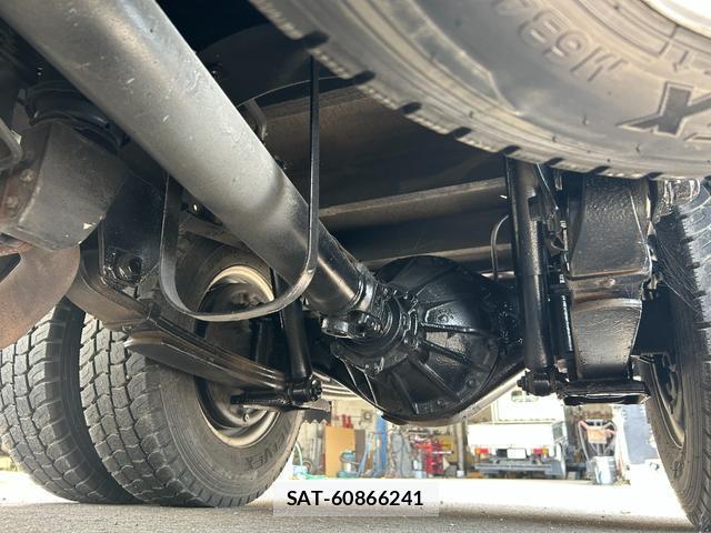Isuzu ELF TRUCK 2010-05 8690660-17