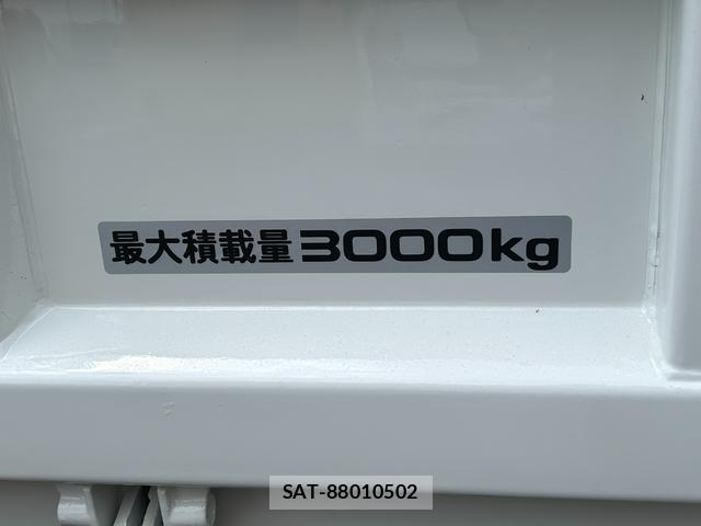 Isuzu ELF TRUCK 2013-11 8690663-13