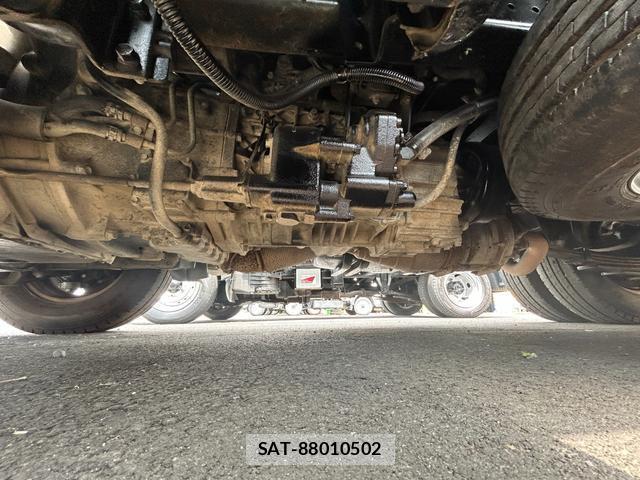 Isuzu ELF TRUCK 2013-11 8690663-16