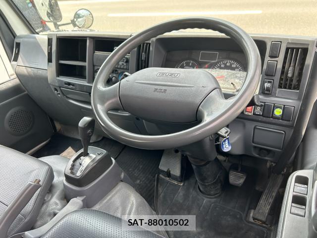 Isuzu ELF TRUCK 2013-11 8690663-2