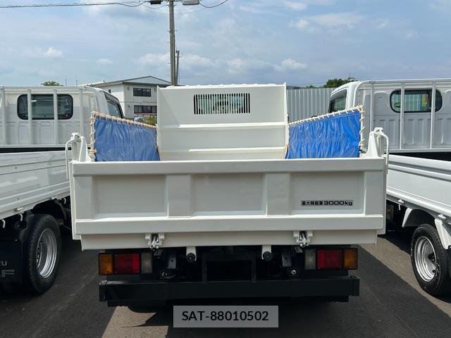 Isuzu ELF TRUCK 2013-11 8690663-4
