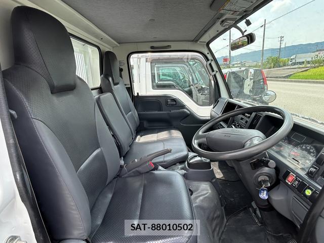 Isuzu ELF TRUCK 2013-11 8690663-5