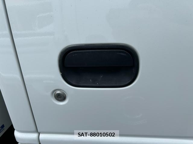 Isuzu ELF TRUCK 2013-11 8690663-6