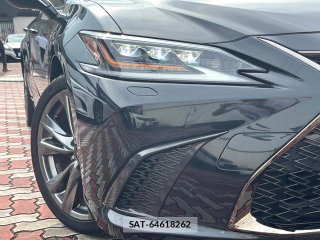 Lexus ES 2019-09 8690780-11