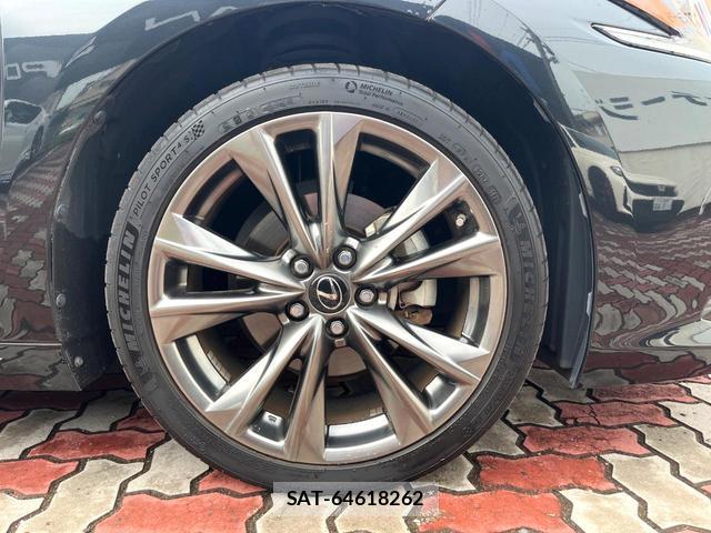 Lexus ES 2019-09 8690780-12